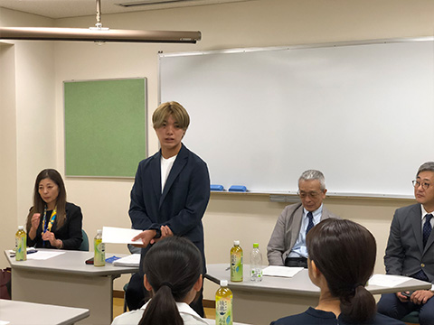 【2024-2025年度ローテックス(派遣生OB)岩﨑鷹一郎会長より試験の詳細について説明】